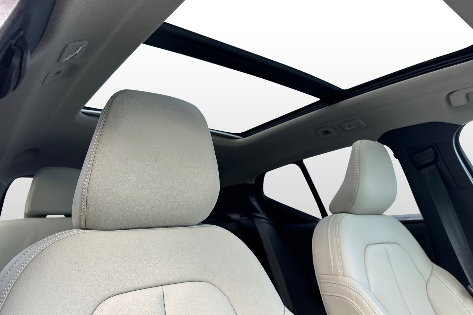 New 2026 Volvo XC40 B5 Plus w/ Protection Package Premier image 19