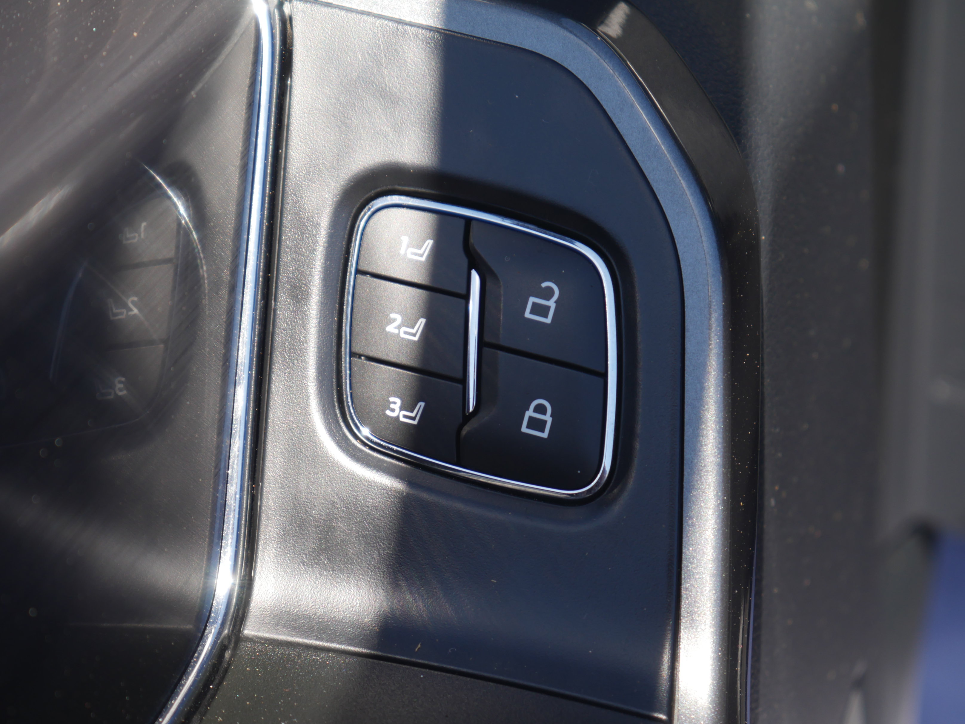 Used 2023 Ford F150 Lariat w/ FX4 Off-Road Package AWD/4WD image 40