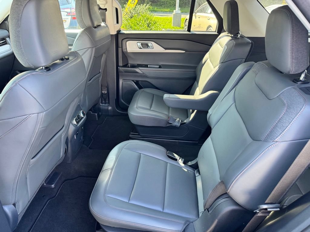 Used 2025 Ford Explorer Active w/ Active Comfort Package RWD image 23