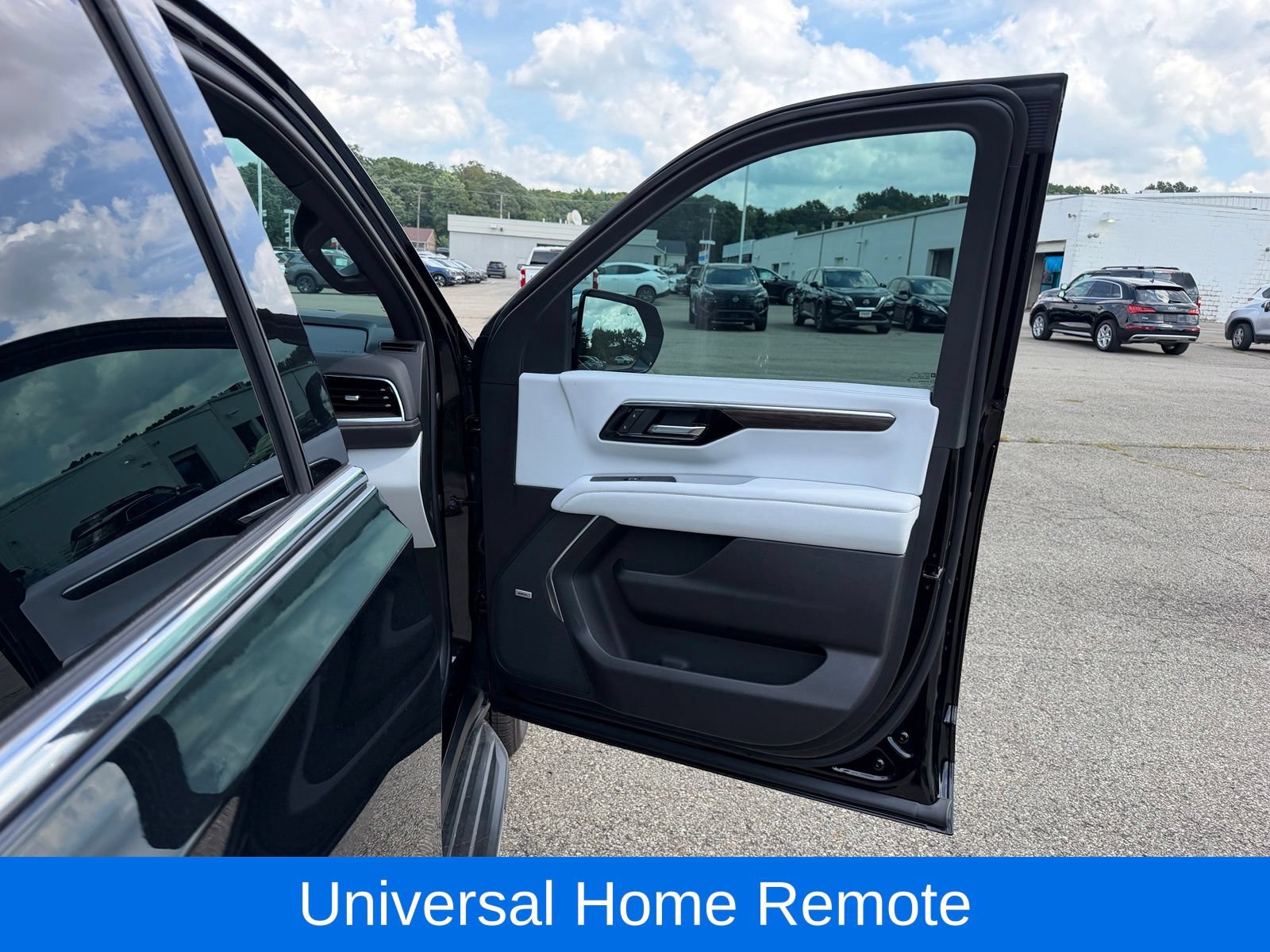 Used 2025 Chevrolet Suburban Premier AWD/4WD image 46