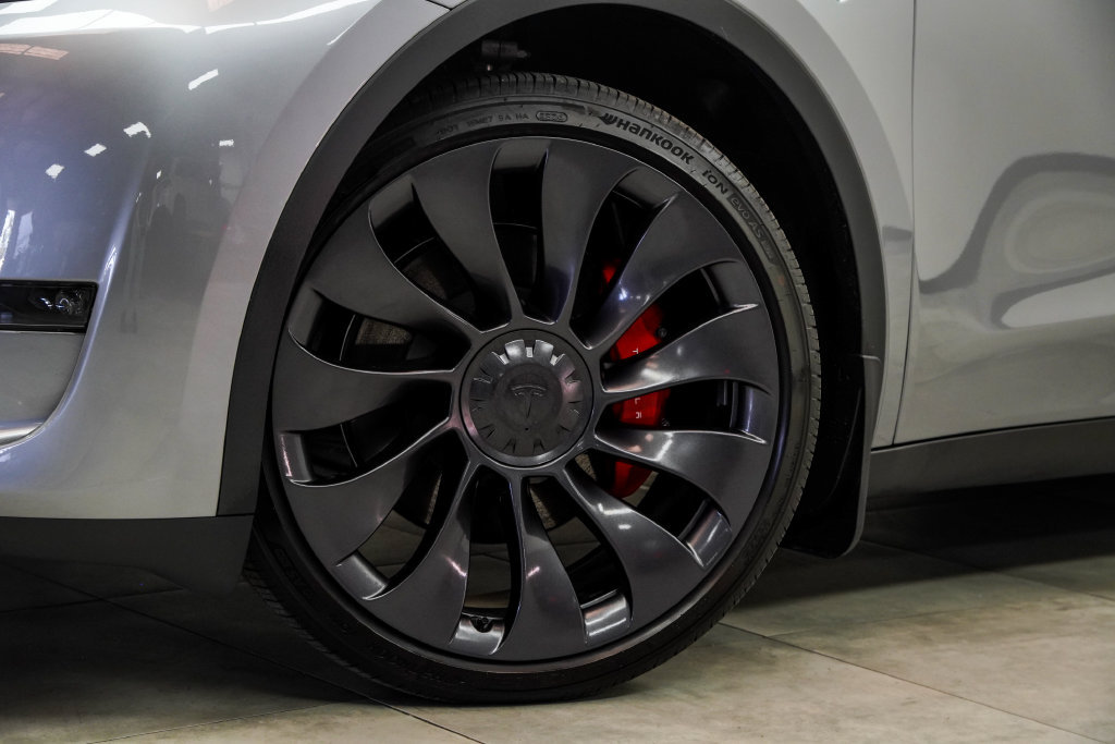 Used 2025 Tesla Model Y Performance AWD/4WD image 4