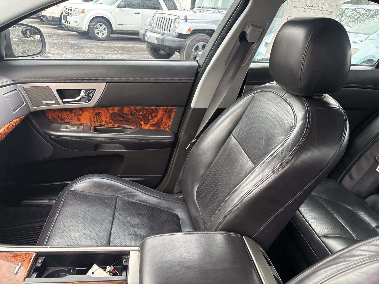 Used 2009 Jaguar XF Premium RWD image 17