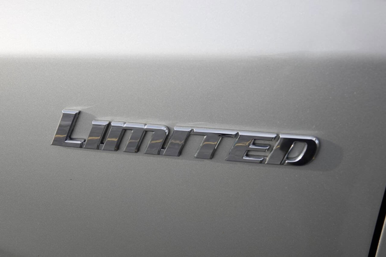 Used 2005 Toyota Highlander Limited AWD/4WD image 7