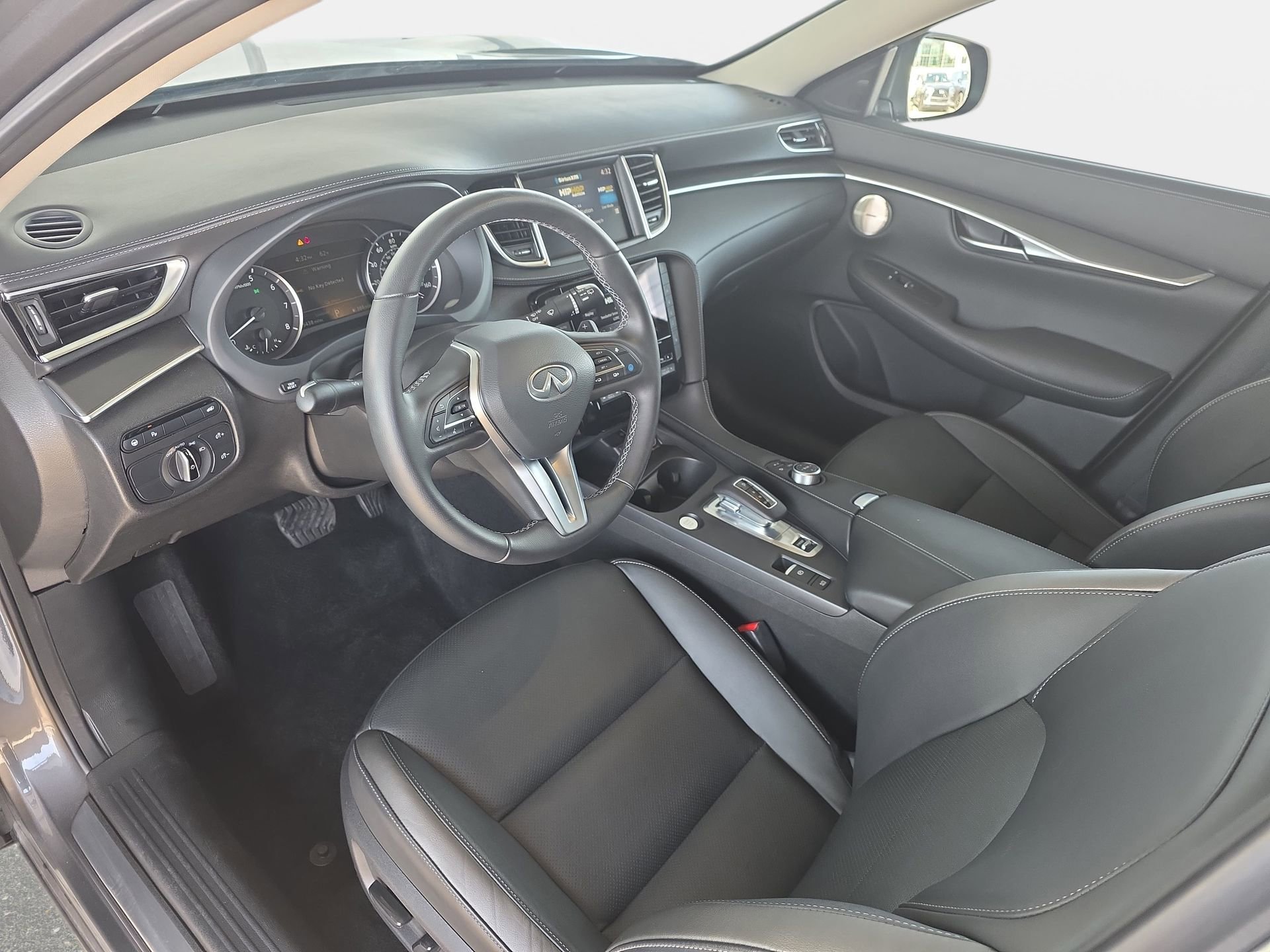 Certified 2025 INFINITI QX50 Luxe image 16
