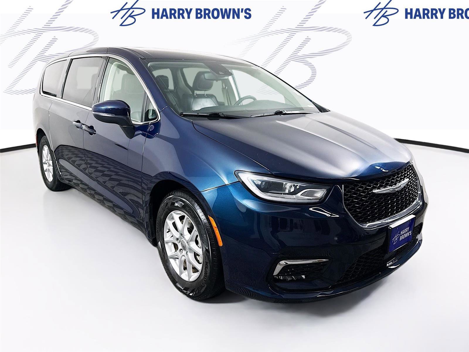 Used 2023 Chrysler Pacifica Touring-L image 26