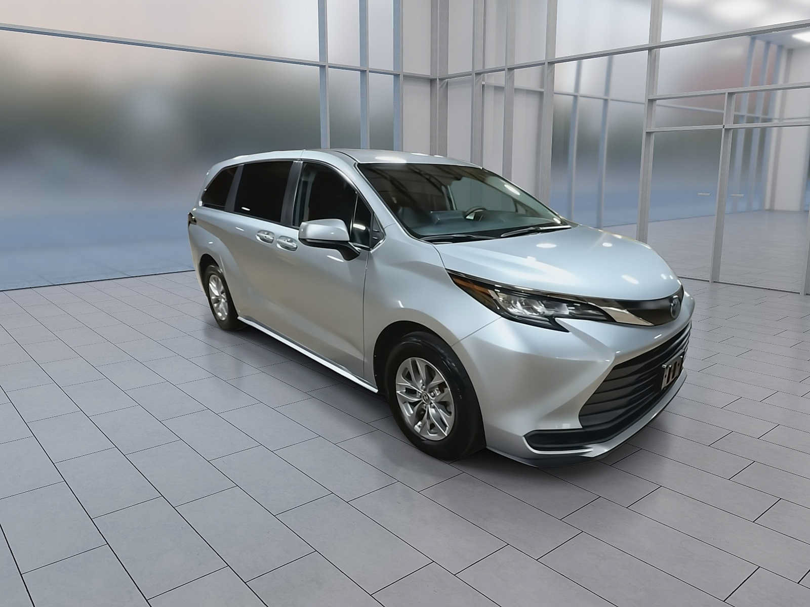 Used 2022 Toyota Sienna LE FWD image 2