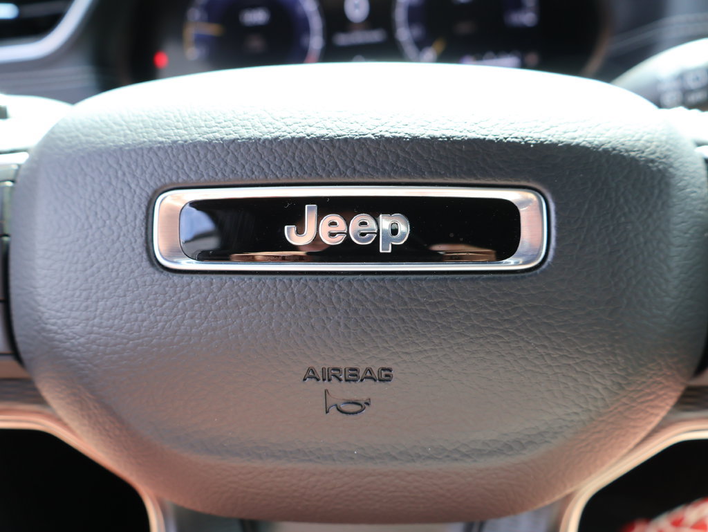 Used 2025 Jeep Grand Cherokee L Altitude AWD/4WD image 28