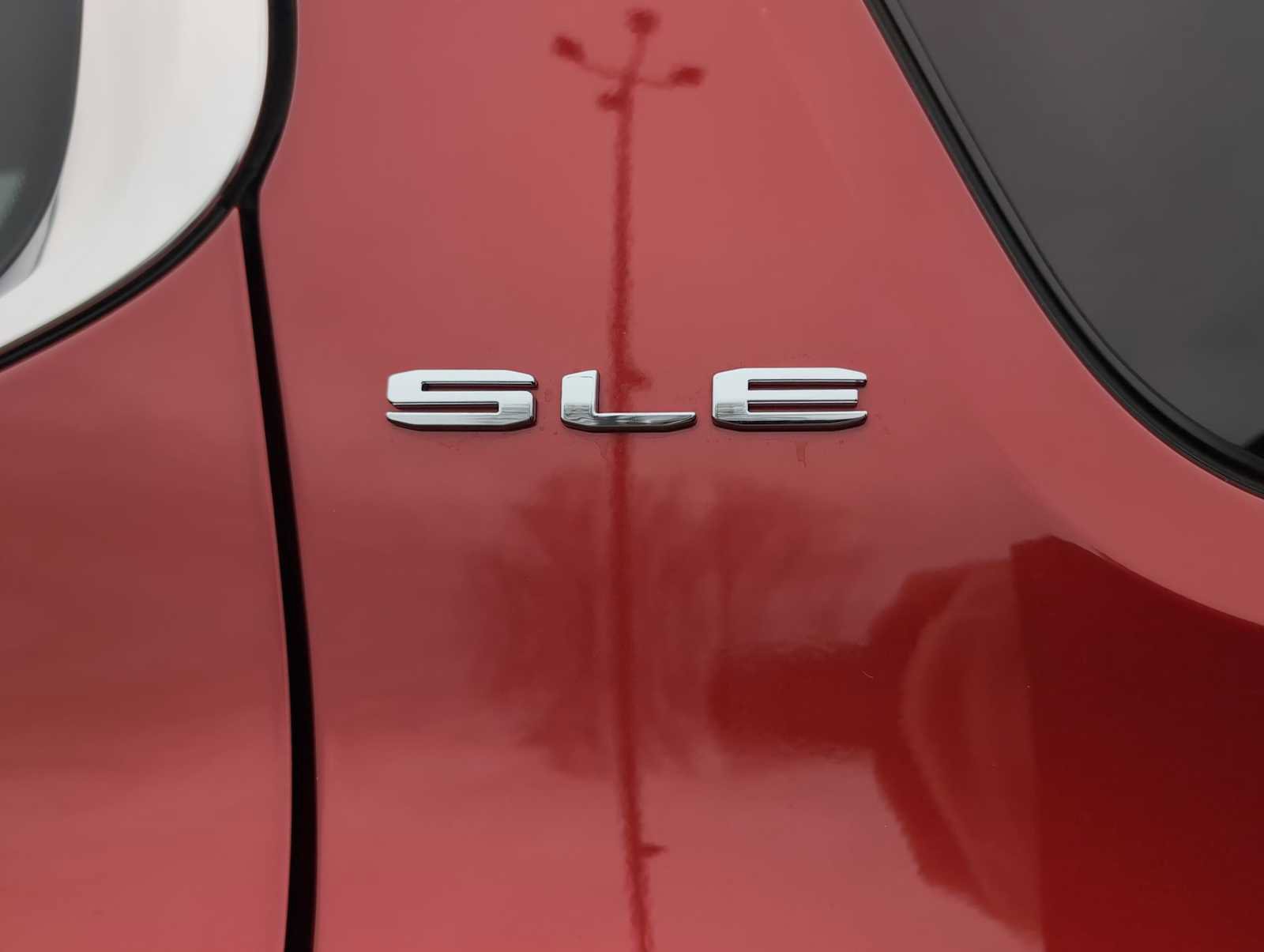 Used 2023 GMC Acadia SLE w/ Driver Convenience Package image 30