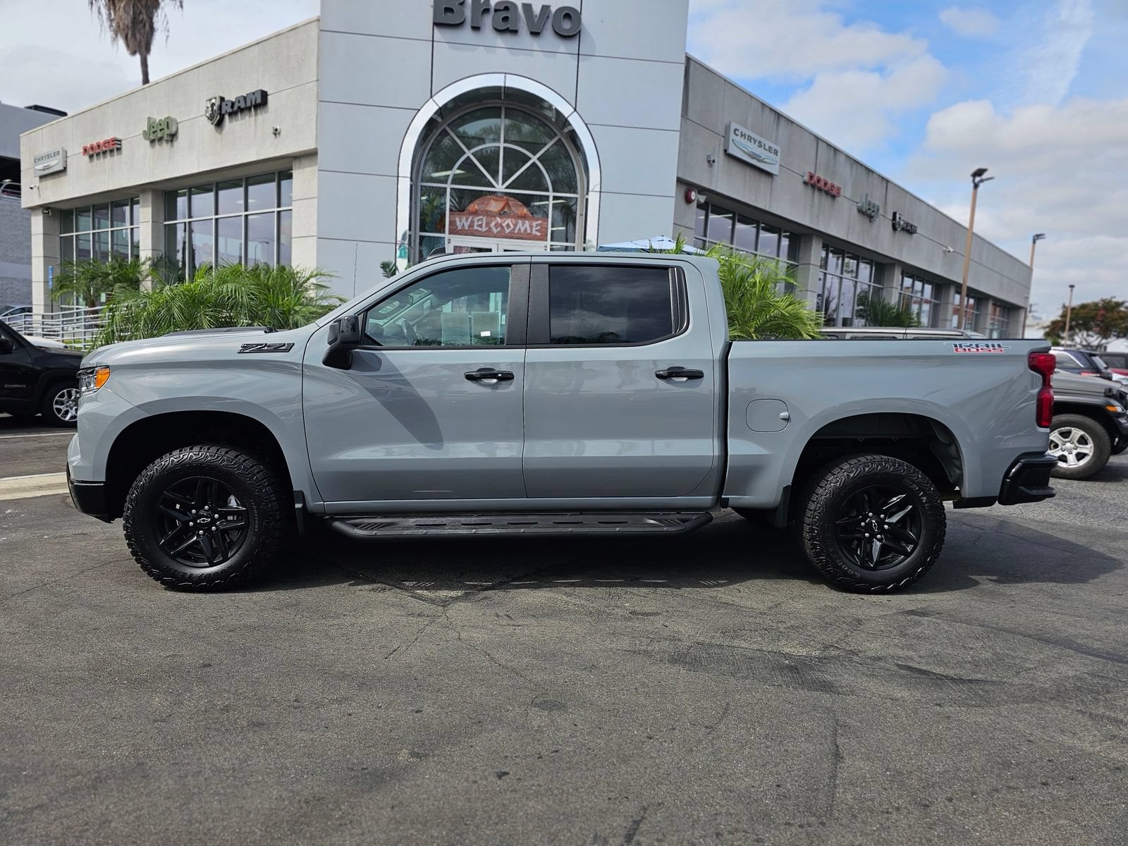 Used 2024 Chevrolet Silverado 1500 LT Trail Boss w/ LPO, Dark Essentials Package AWD/4WD image 5