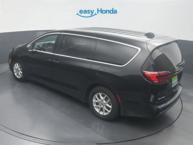 Used 2023 Chrysler Pacifica Touring-L FWD image 23