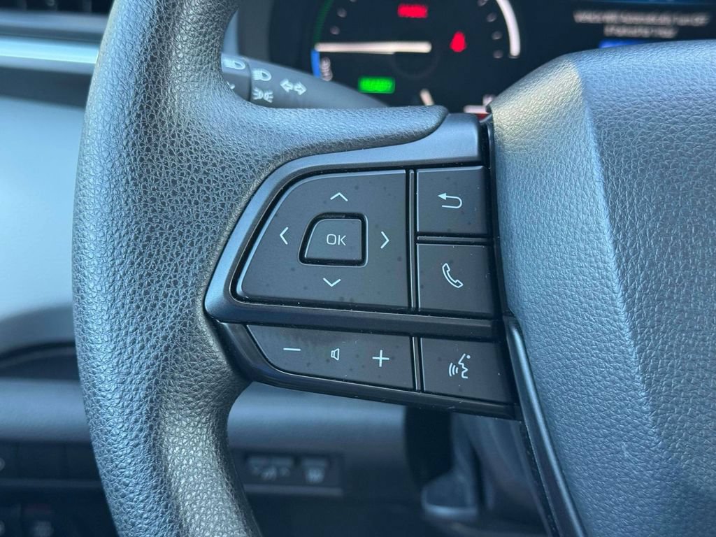 Used 2025 Toyota Sienna LE AWD/4WD image 23