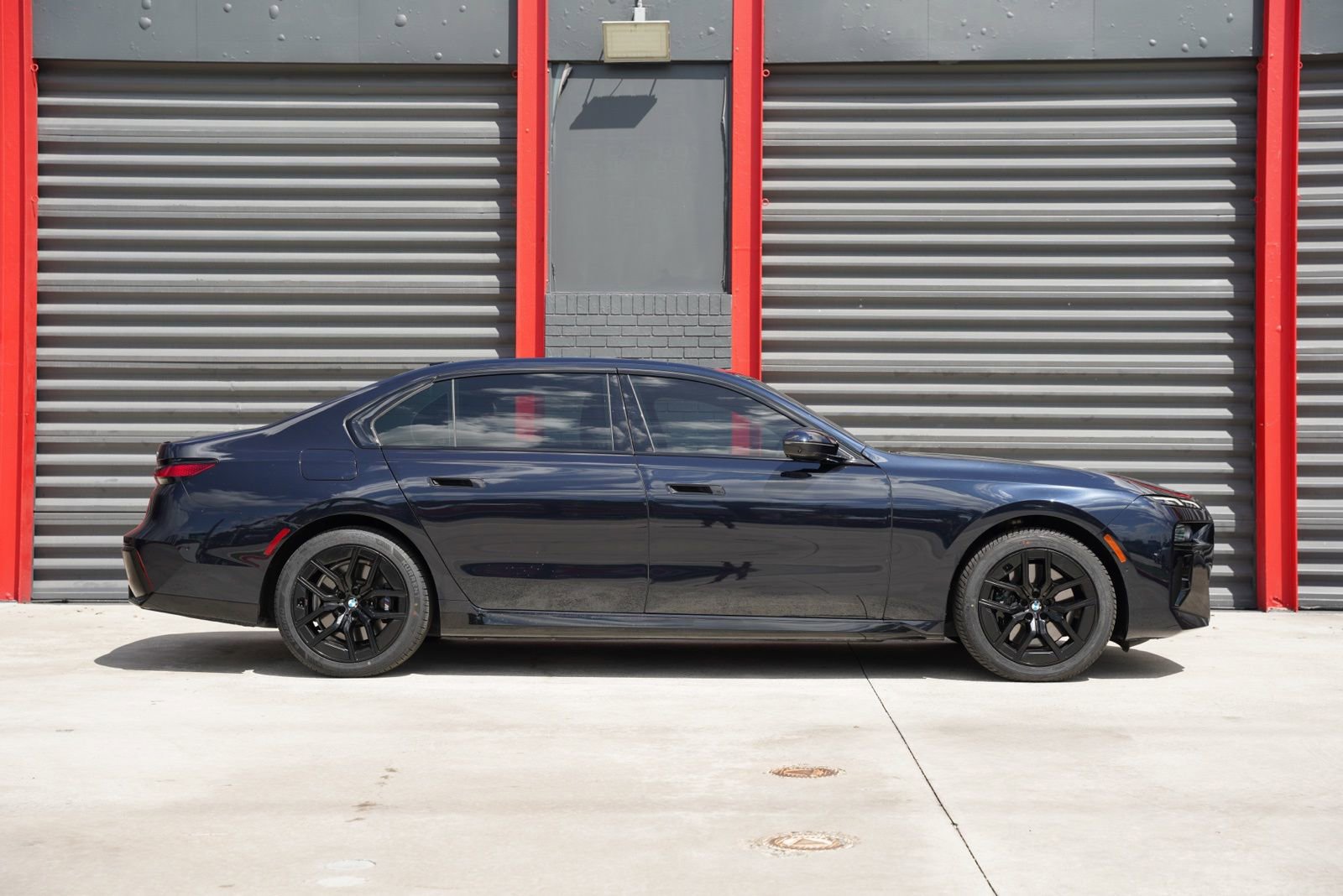 Used 2023 BMW 740i image 13
