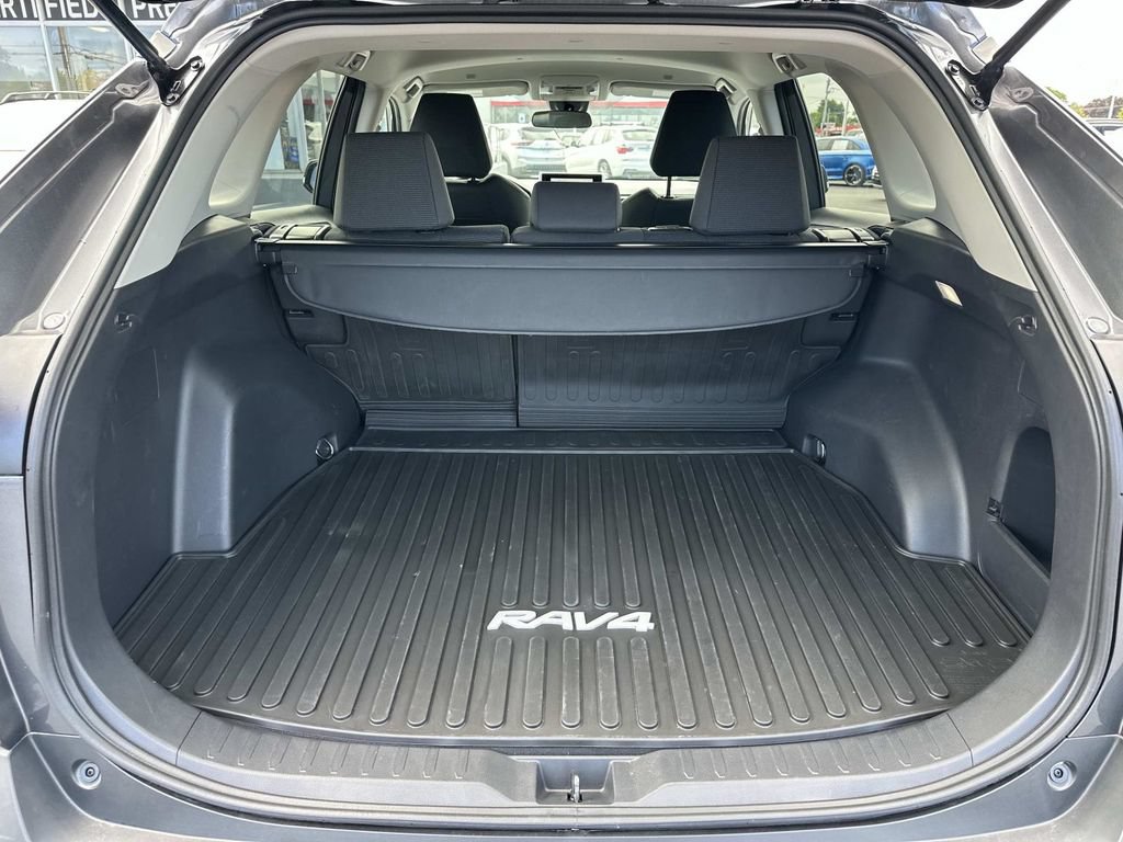 Used 2023 Toyota RAV4 LE FWD image 10