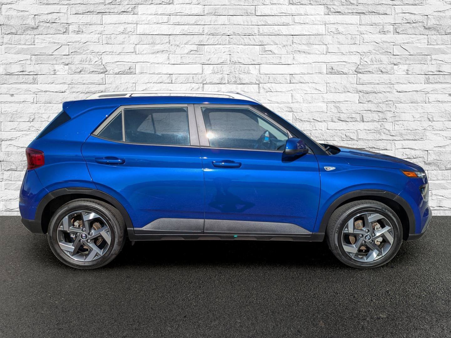 Used 2025 Hyundai Venue SEL FWD image 7
