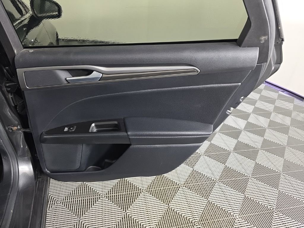 Used 2019 Ford Fusion SEL image 33
