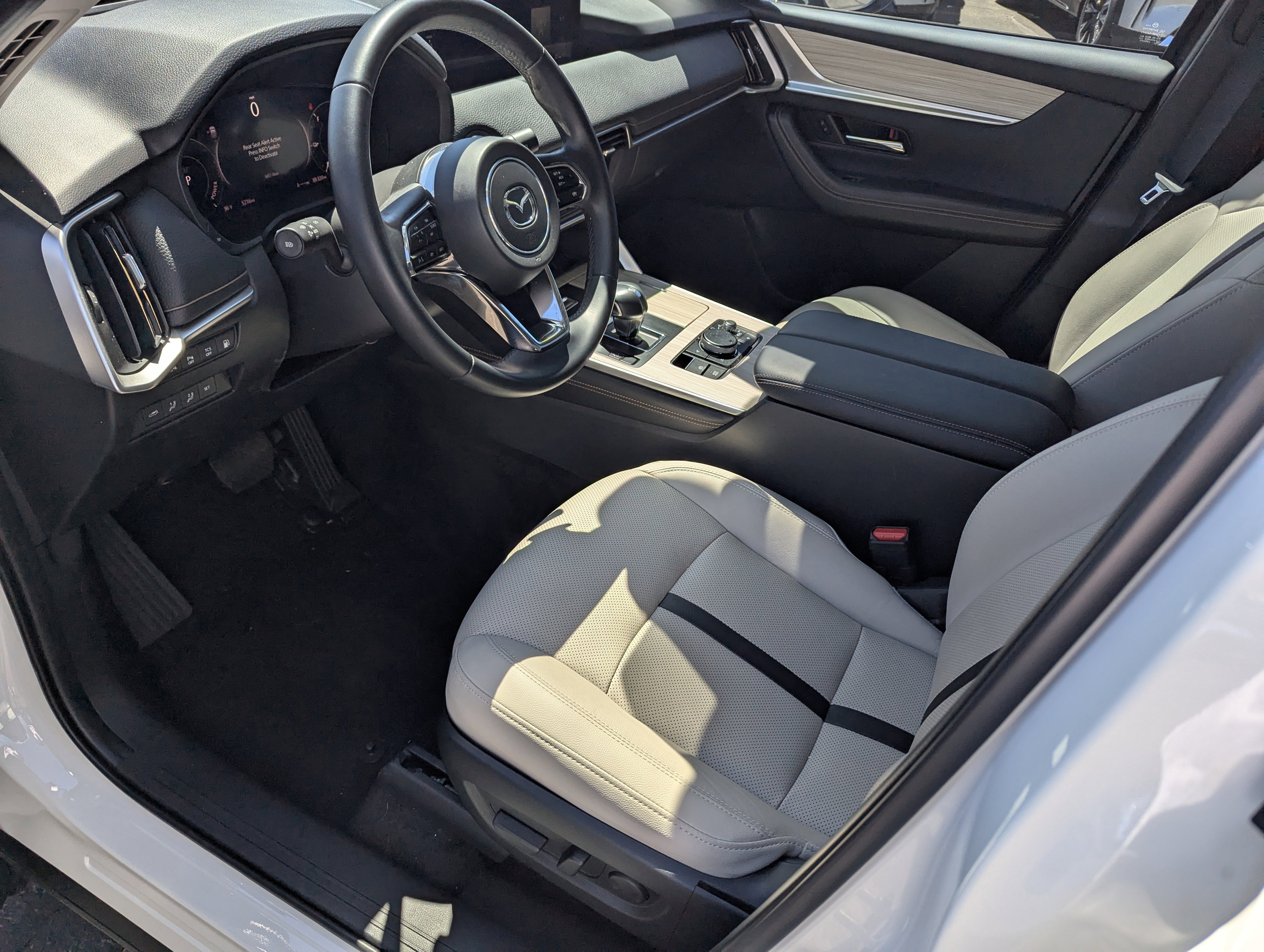 Certified 2025 MAZDA CX-70 Plug-In Hybrid w/ Premium Pkg image 9
