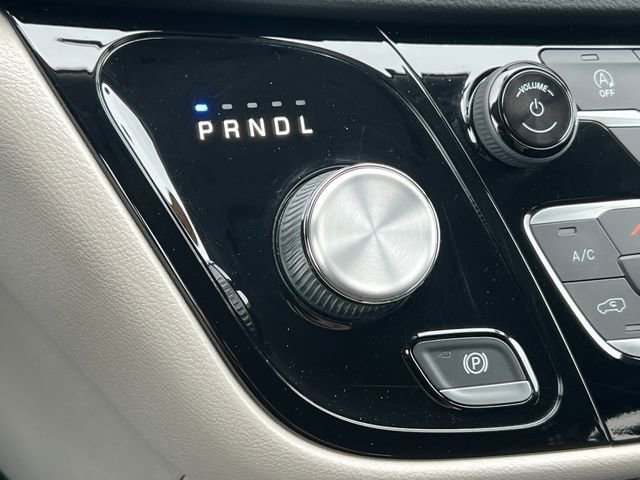 Used 2022 Chrysler Voyager LX FWD image 27