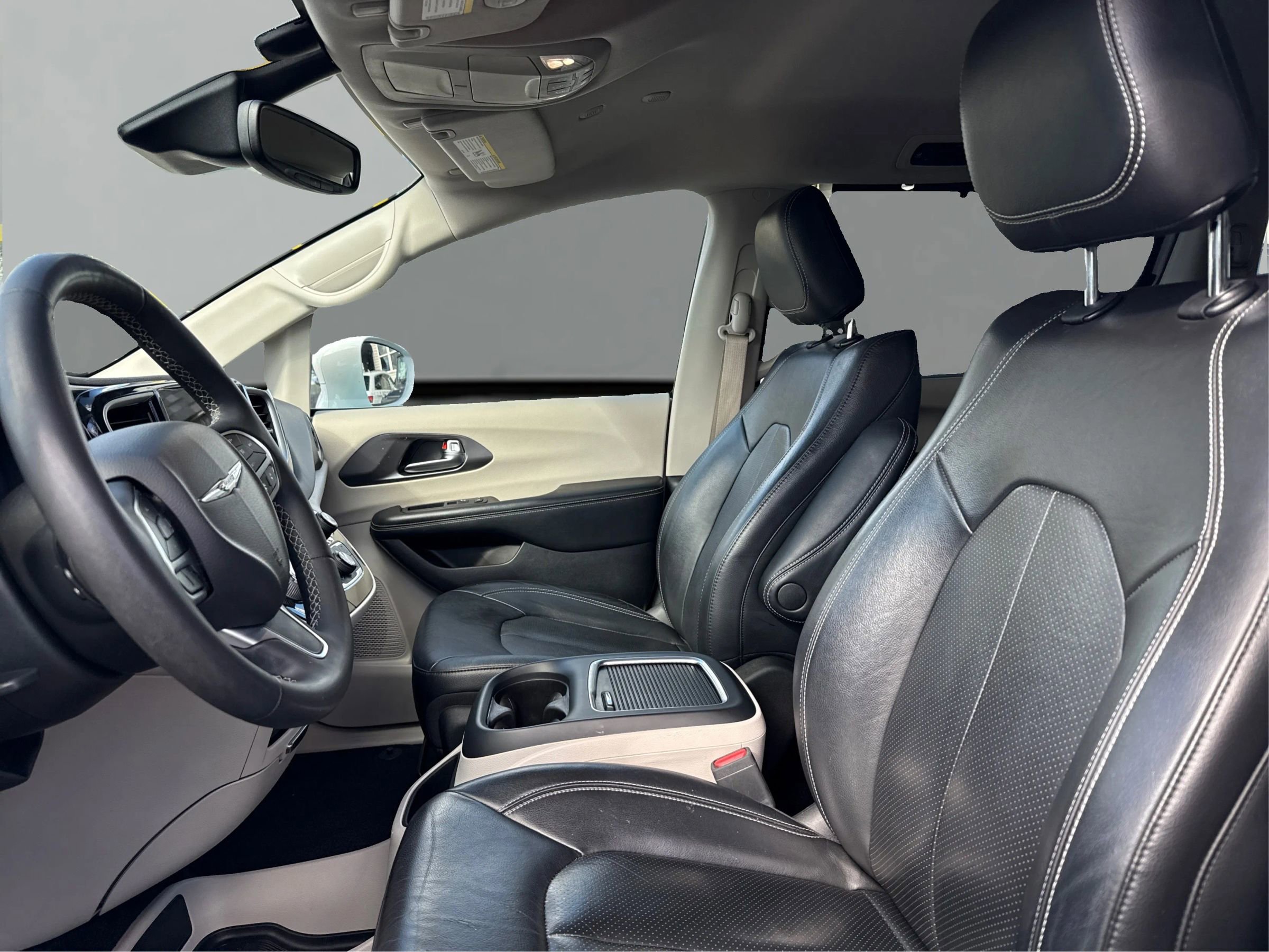 Used 2022 Chrysler Pacifica Touring-L image 9