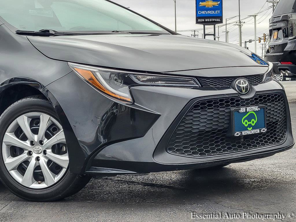 Used 2022 Toyota Corolla LE image 2