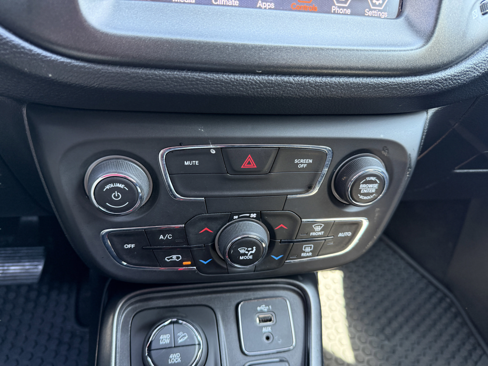 Used 2020 Jeep Compass Trailhawk w/ Cold Weather Group AWD/4WD image 26