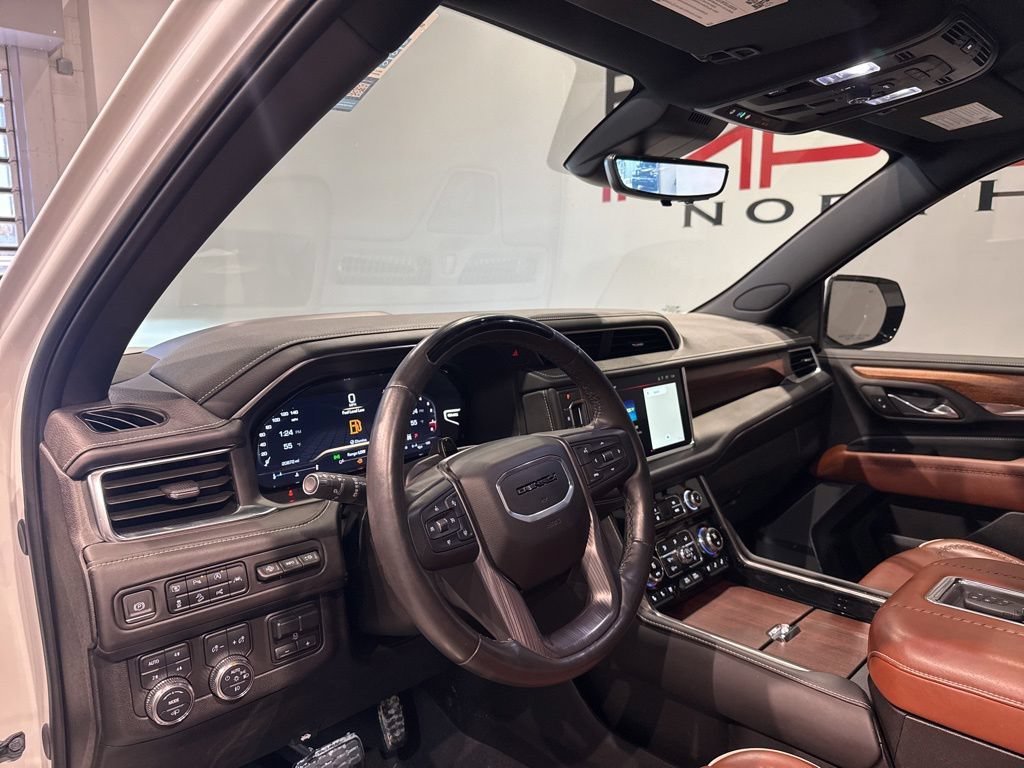 Used 2024 GMC Yukon Denali Ultimate AWD/4WD image 16