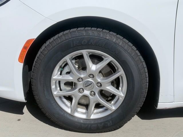 Used 2024 Chrysler Pacifica Touring-L image 43
