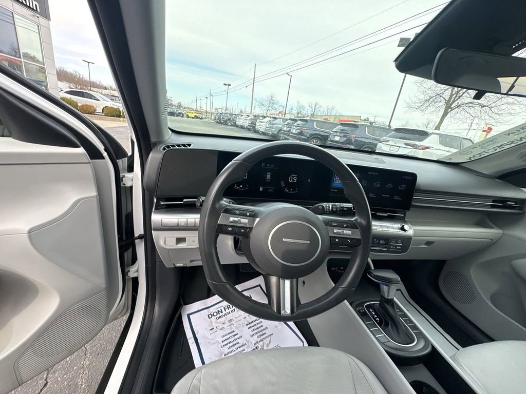 Used 2025 Hyundai Kona SEL image 11