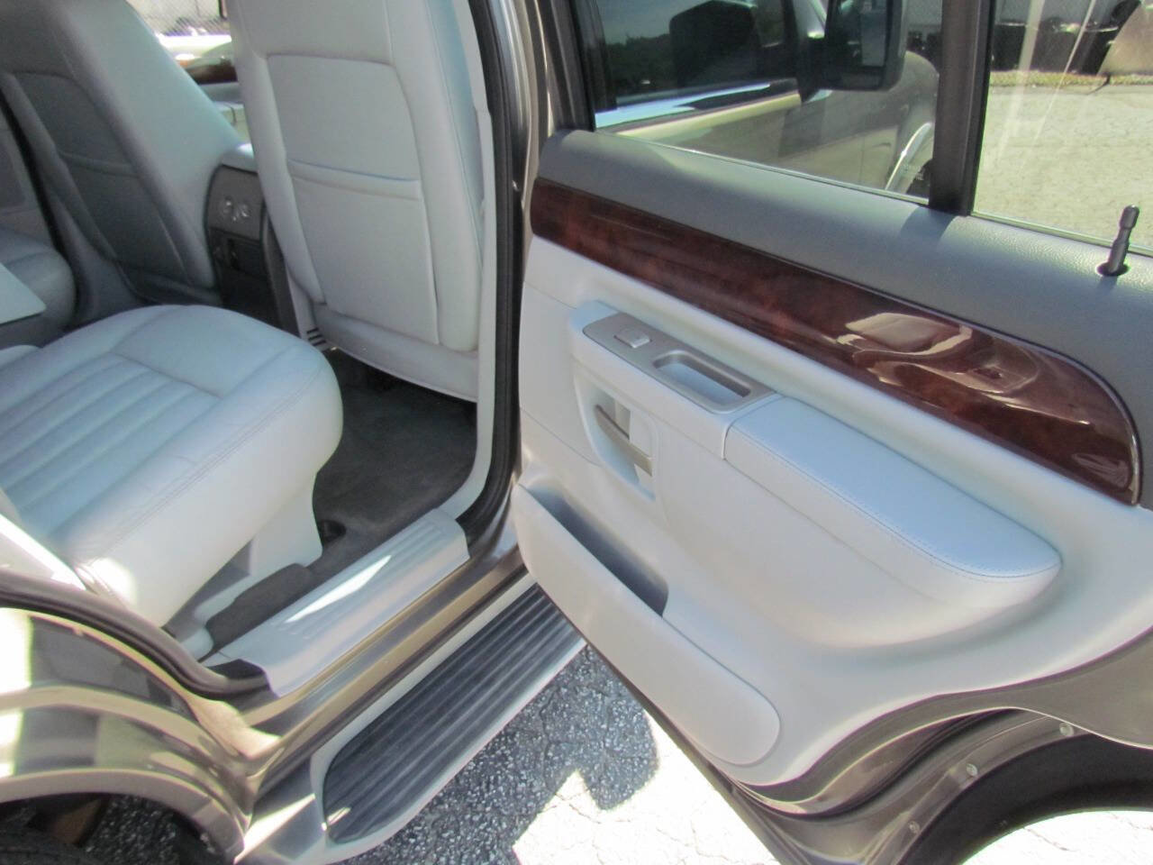 Used 2004 Lincoln Aviator Luxury image 16