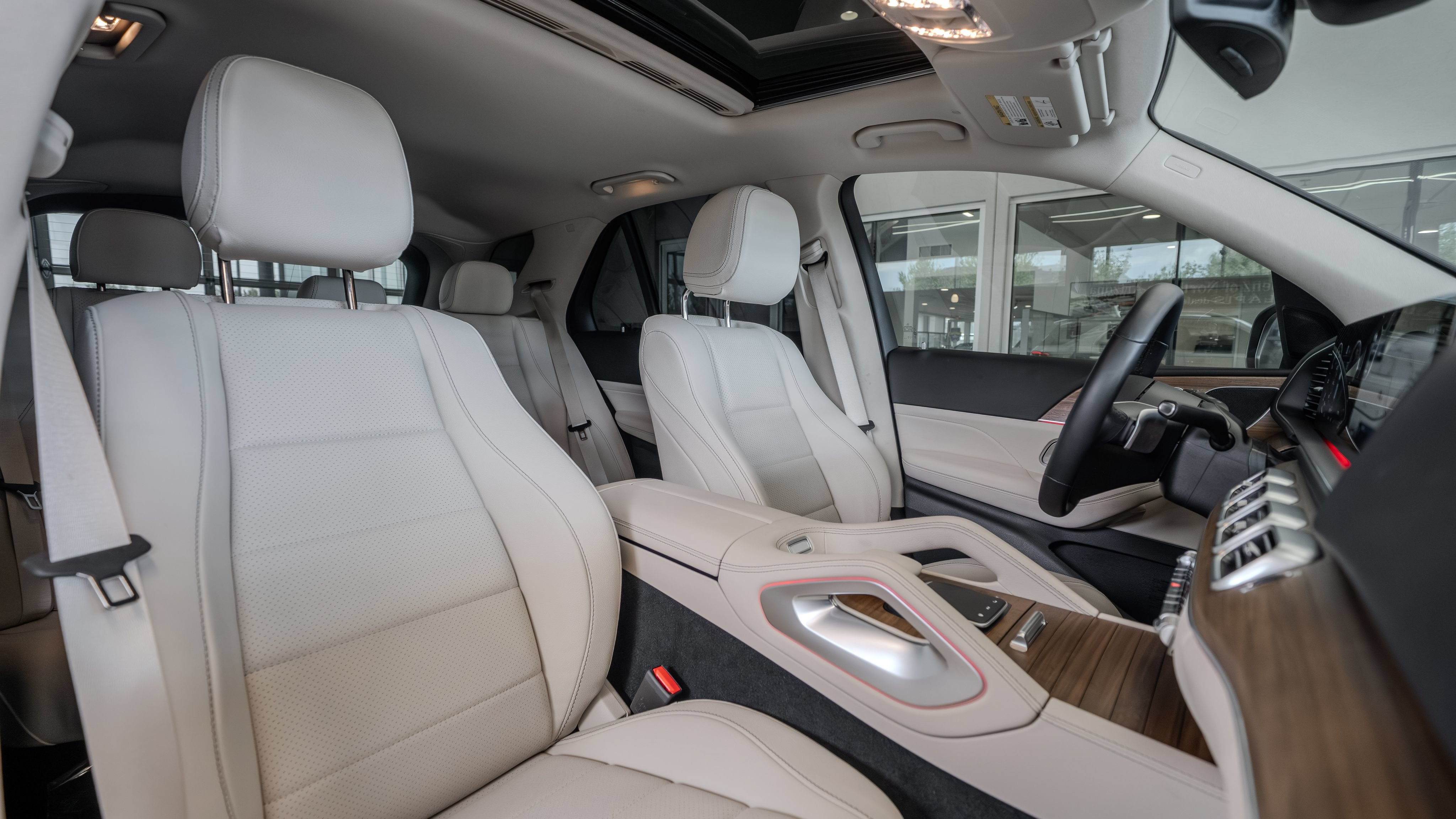 Certified 2025 Mercedes-Benz GLE 450e 4MATIC w/ Driver Assistance Package image 28