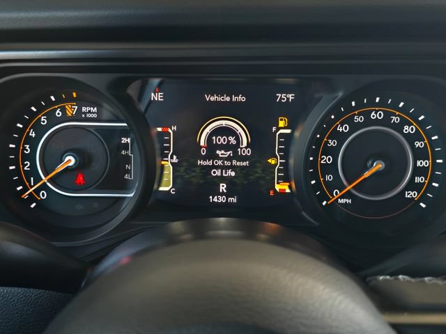 Certified 2025 Jeep Gladiator Sport AWD/4WD image 11