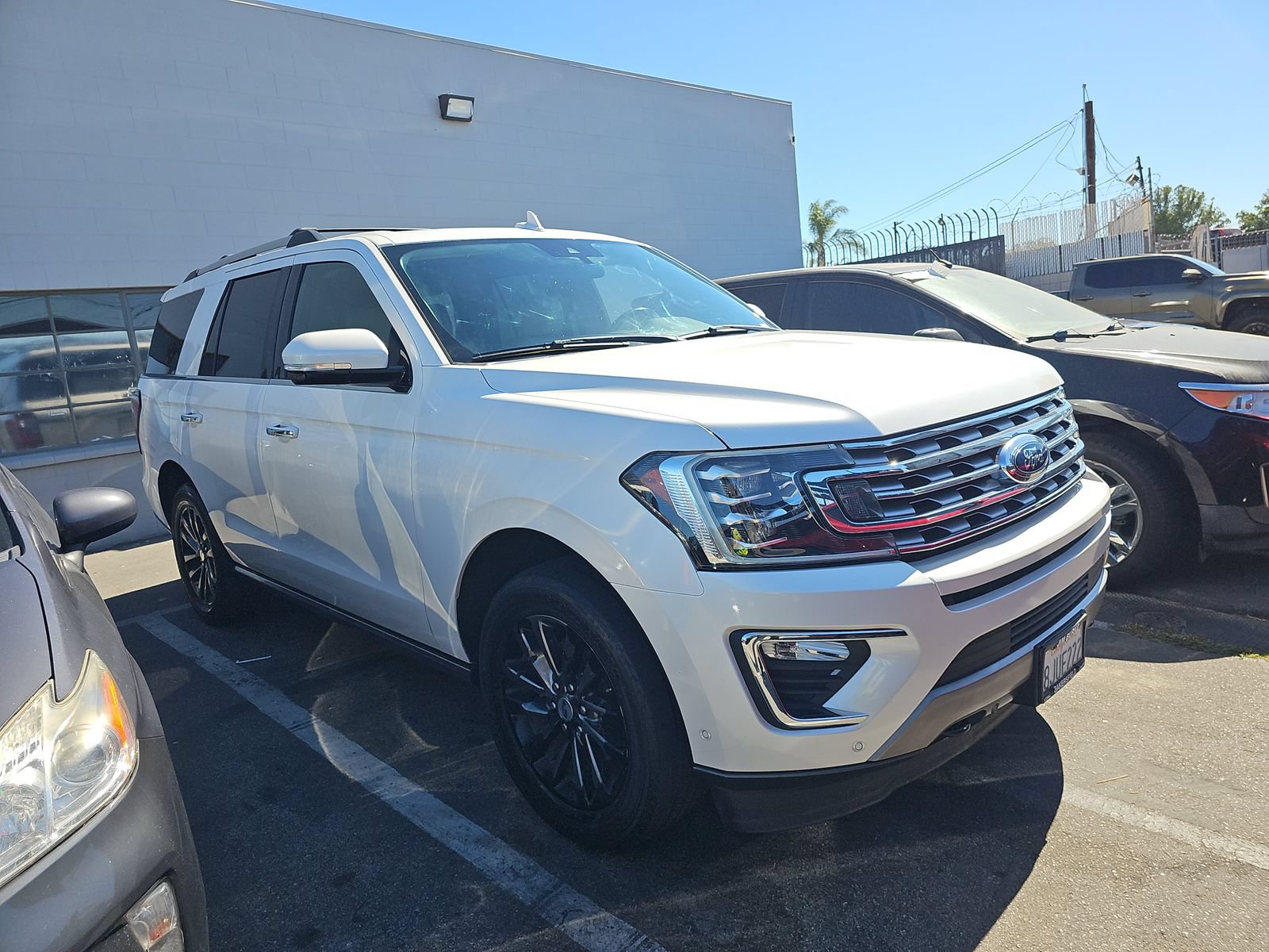Used 2019 Ford Expedition Limited w/ Equipment Group 301A AWD/4WD image 4