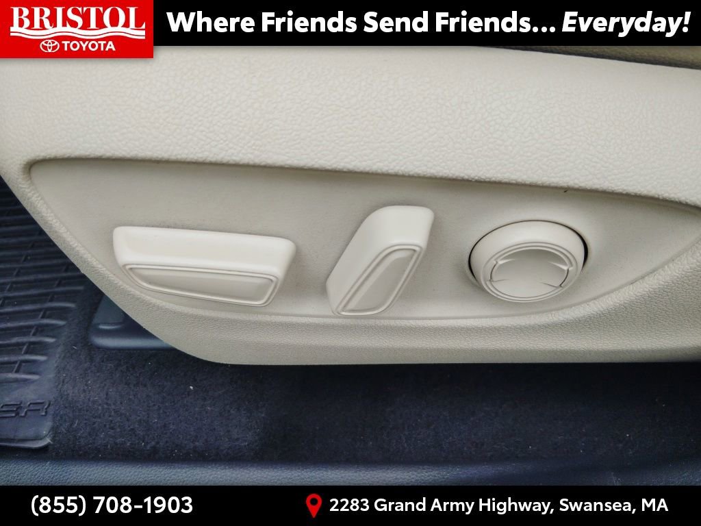 Used 2021 Toyota Highlander XLE AWD/4WD image 21