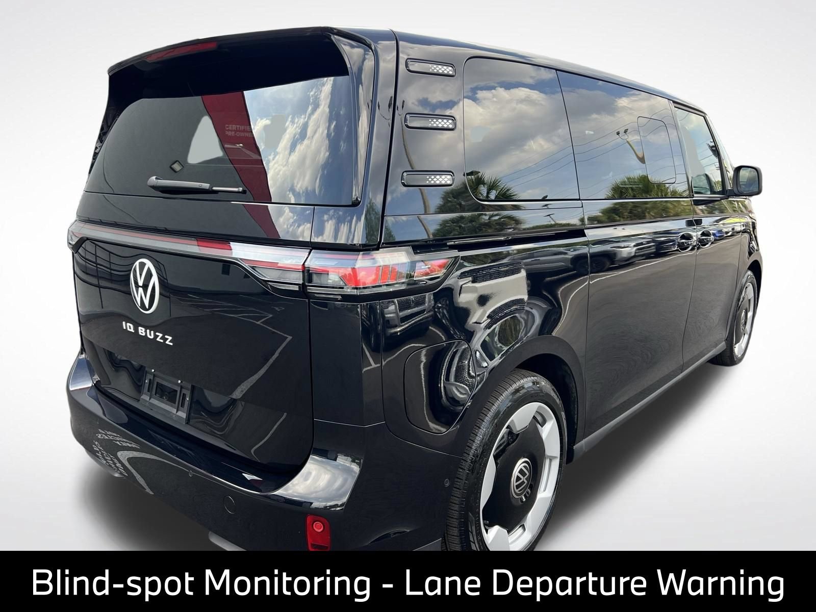 Used 2025 Volkswagen ID. Buzz Pro S RWD image 10