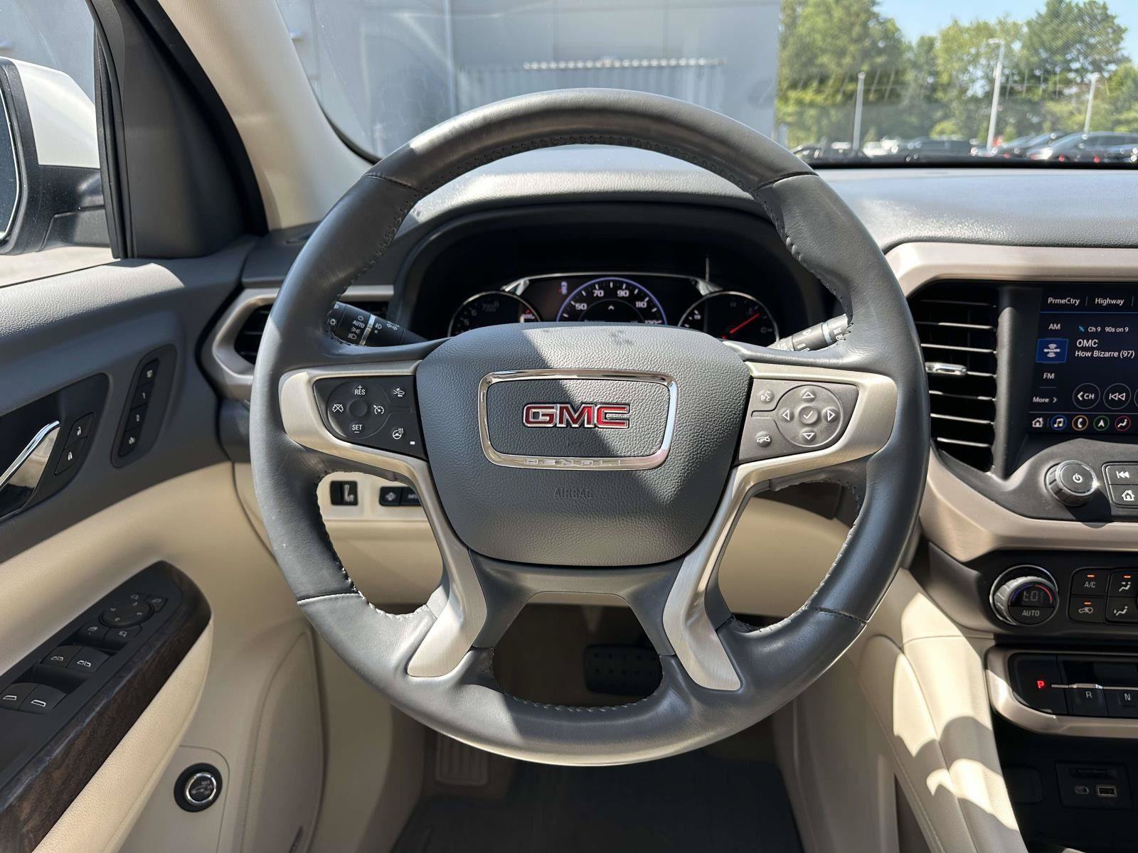 Used 2021 GMC Acadia Denali w/ Denali Technology Package FWD image 12