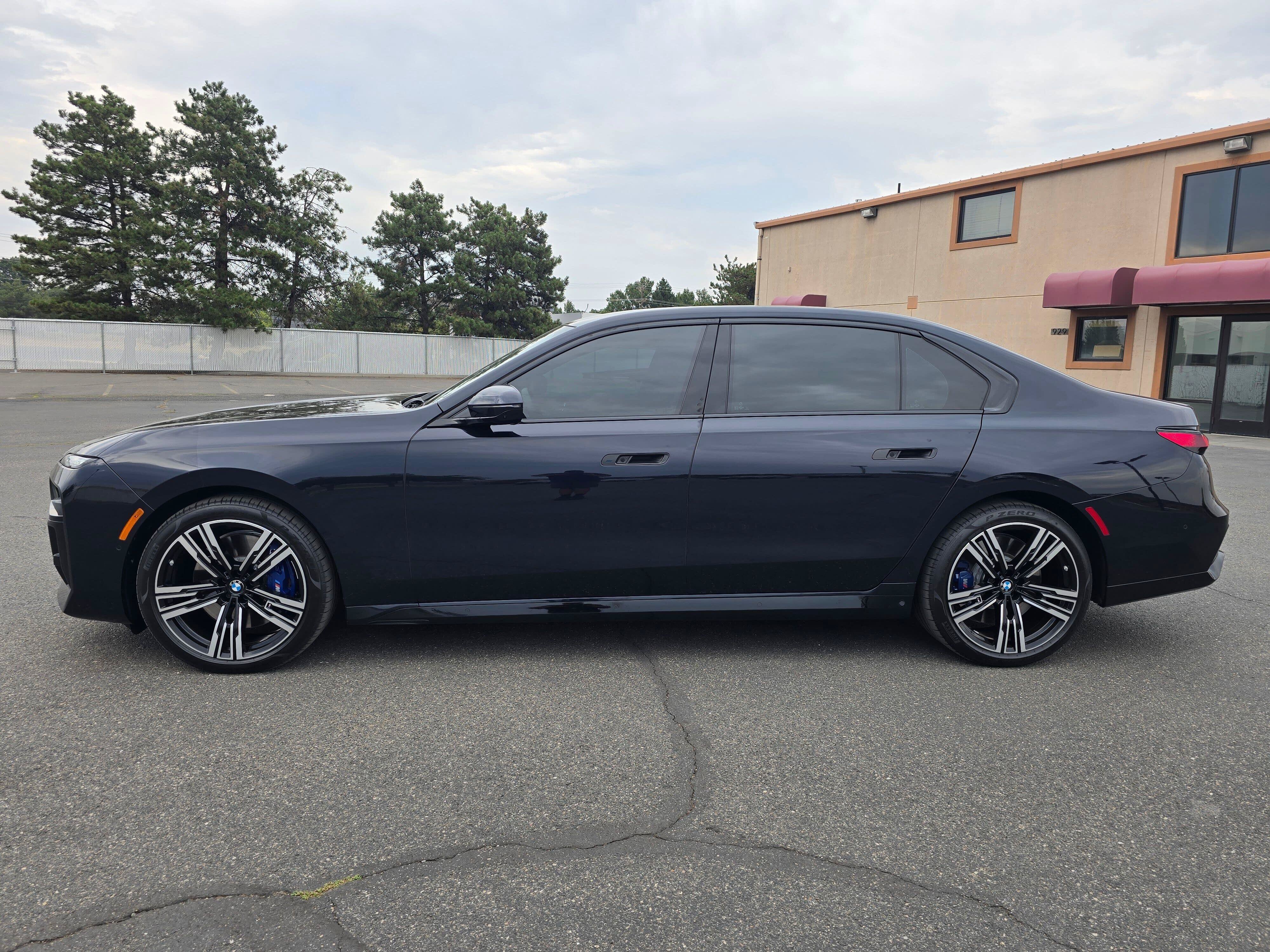 Used 2025 BMW 760i xDrive w/ Executive Package AWD/4WD image 3