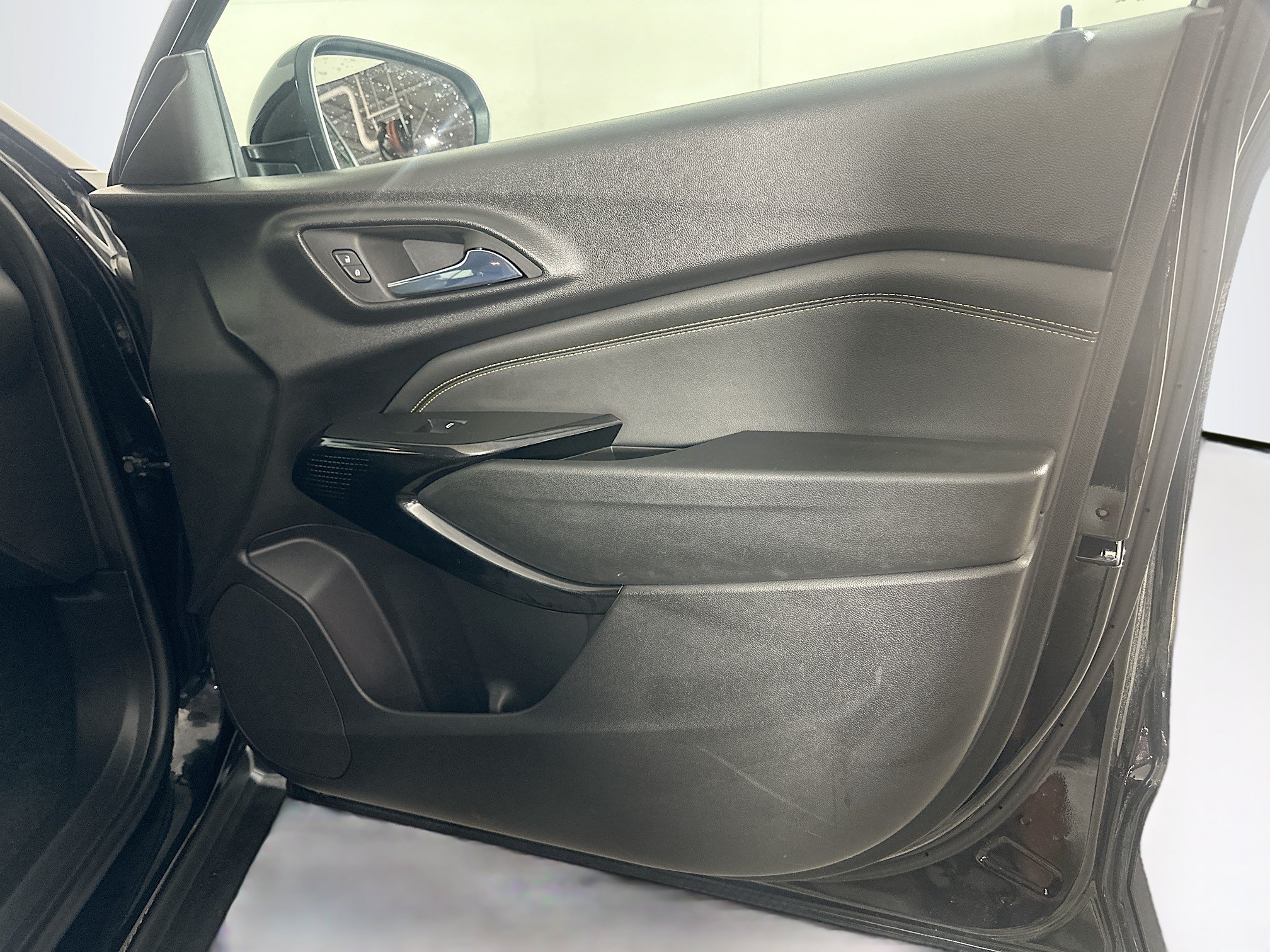 Used 2024 Chevrolet Trax LT w/ Driver Confidence Package FWD image 30
