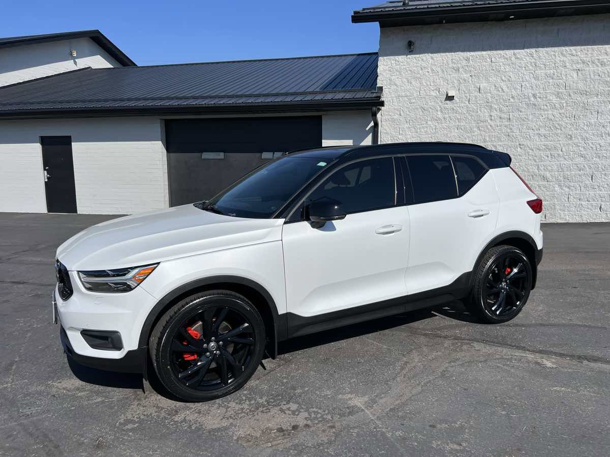 Used 2020 Volvo XC40 T5 R-Design image 2