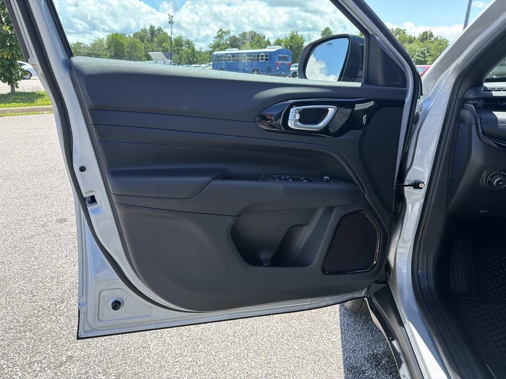 New 2026 Jeep Compass Latitude AWD/4WD image 14