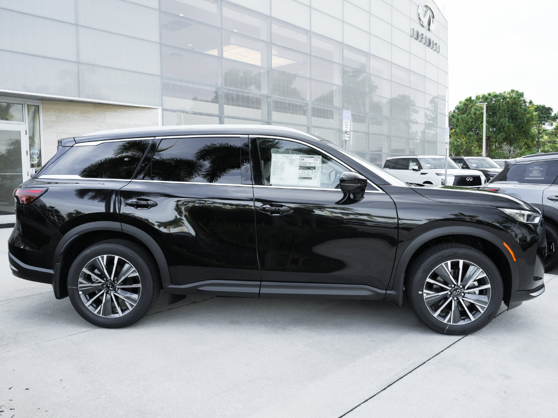 New 2027 INFINITI QX60 Luxe FWD image 25