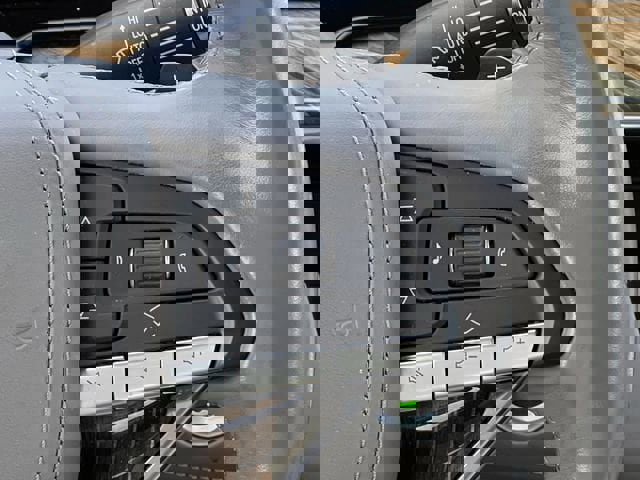 Certified 2022 Cadillac Escalade ESV Premium Luxury Platinum w/ Heavy-Duty Trailer Package image 17