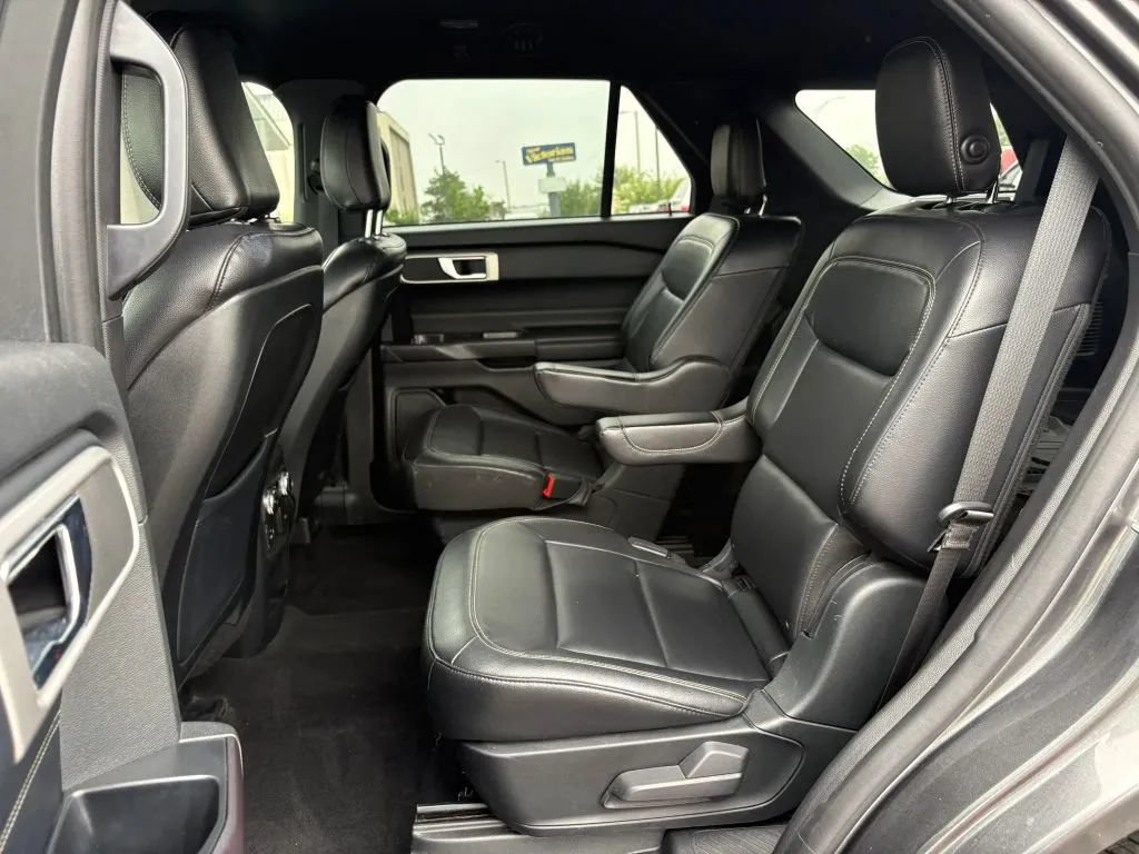 Used 2020 Ford Explorer XLT w/ Equipment Group 202A AWD/4WD image 20
