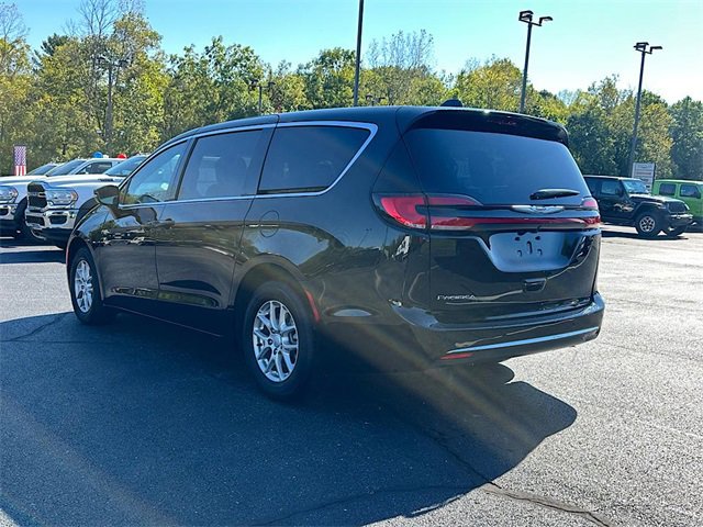 New 2026 Chrysler Pacifica Select image 4