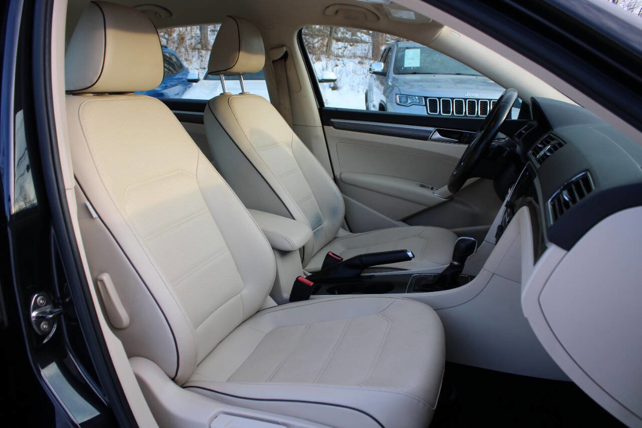 Used 2017 Volkswagen Passat 1.8T R-Line image 30