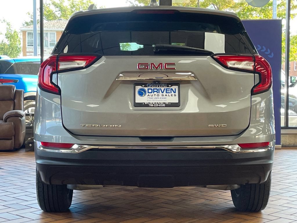 Used 2024 GMC Terrain SLT AWD/4WD image 9