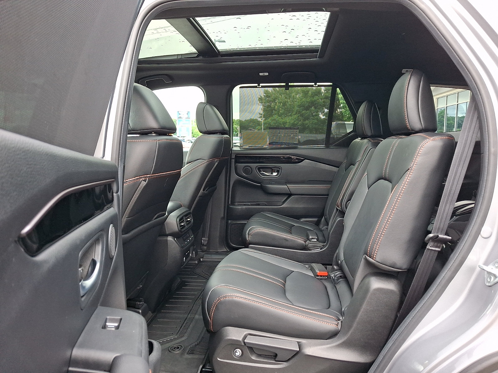 Used 2025 Honda Pilot TrailSport image 11