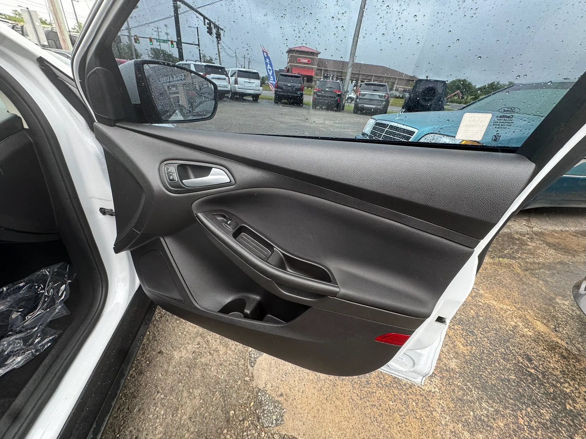 Used 2018 Ford Focus SE FWD image 24