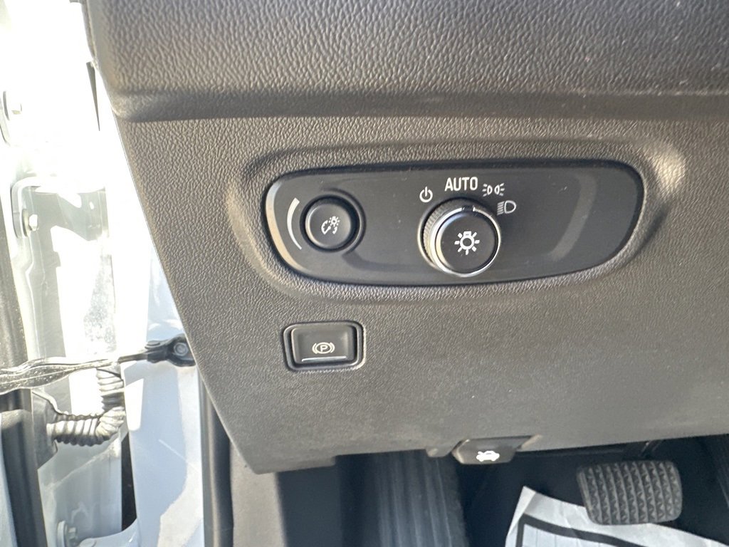 Used 2024 GMC Terrain SLE image 19