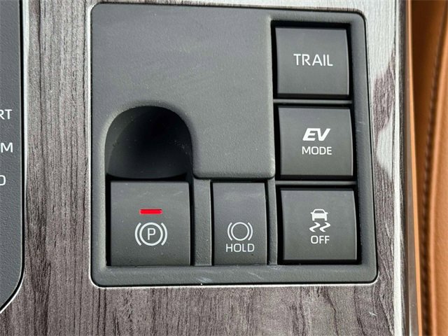 Used 2025 Toyota Highlander Platinum image 32