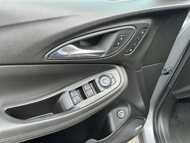 Used 2025 Buick Encore GX Avenir w/ Avenir Technology Package AWD/4WD image 17