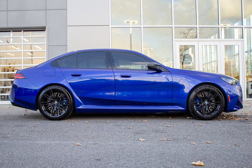Used 2025 BMW M5 w/ Carbon Package image 4